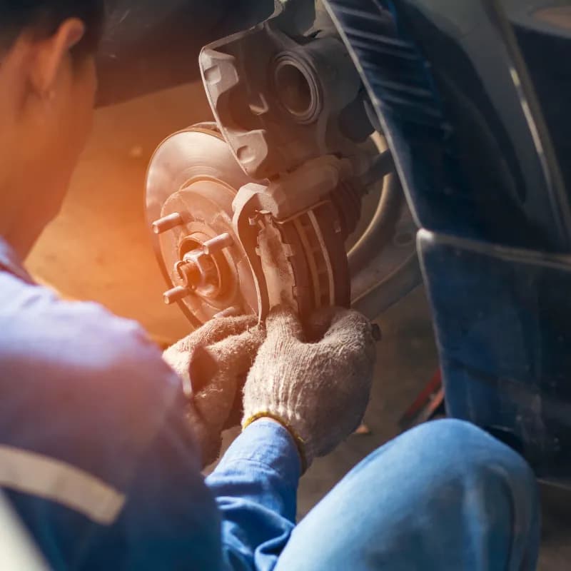 Bremsbeläge und Bremsscheiben wechseln – Schritt-für-Schritt-Anleitung 2026