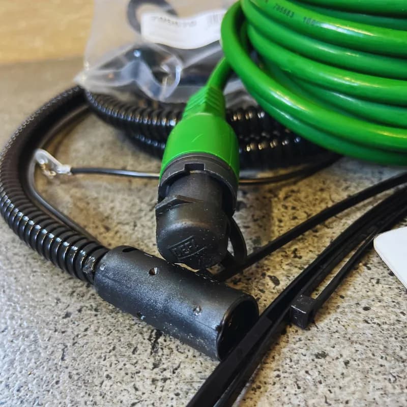 DEFA Anschlusskabel und MiniPlug – Steckverbindungen richtig wählen